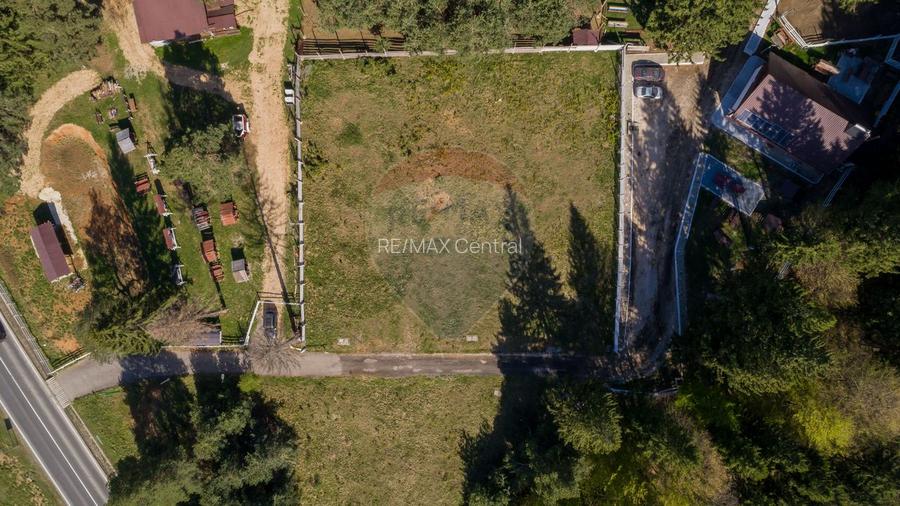 Poiana Brașov | teren cu panoramă largă către munți - 9