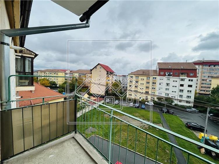Apartament de vanzare in Sibiu - 3 camere, 2 balcoane + pivnita - - 3