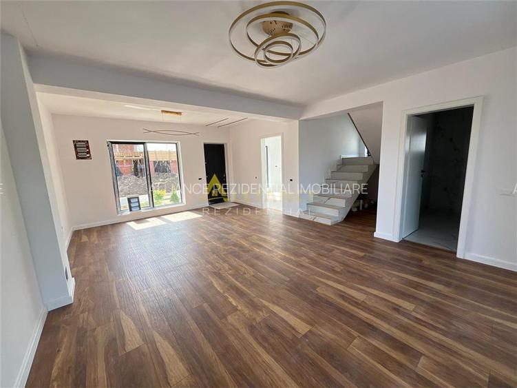 Vila Individuala  - 4 camere - 3 bai-teren -320-600 M de STV - 9