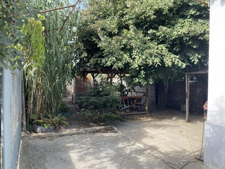 Casa cu teren 1183 mp in cartier Izvorul Rece