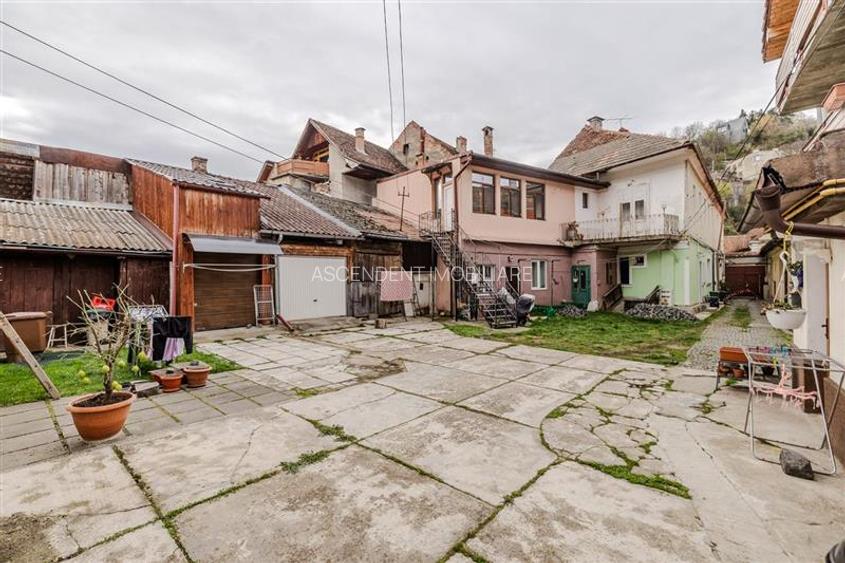 Locuinta cu caracter,doua niveluri,4 camere,terasa,garaj,curte,Centru Istoric Br - 46