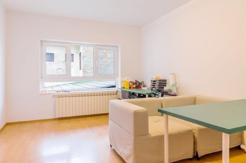 Vilă 15 camere | Piața Victoriei | Ideală clinică, after-school, birouri | Garaj - 2
