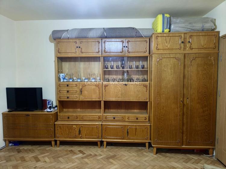 Apartament 2 camere bloc caramida etaj 1 - 4