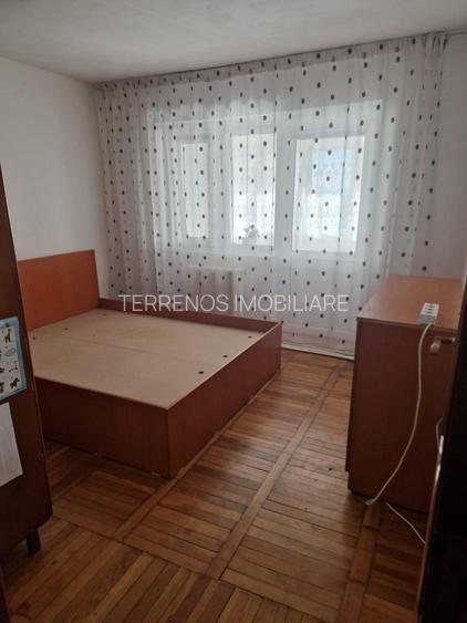 Apartament 2 camere zona Bucovina , etaj 4 cu sarpanta , loc de parcare - 4