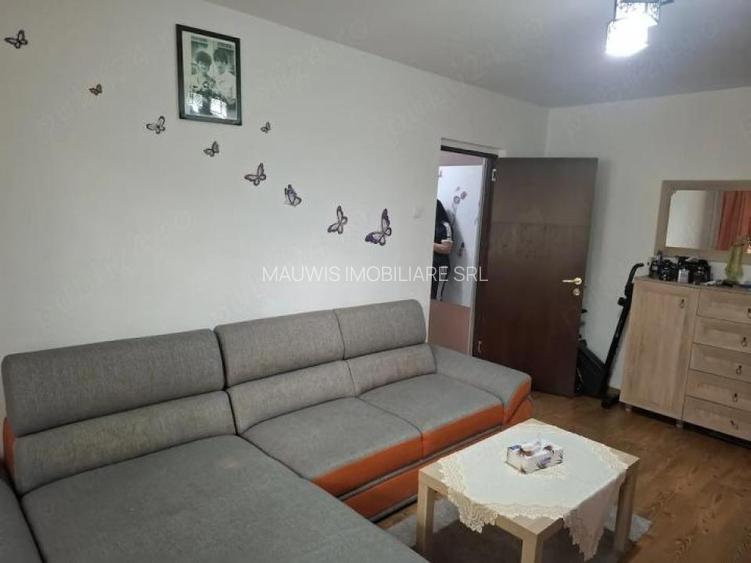 Vand apartament cu 2 camere in zona Straja Sector 4 - 9