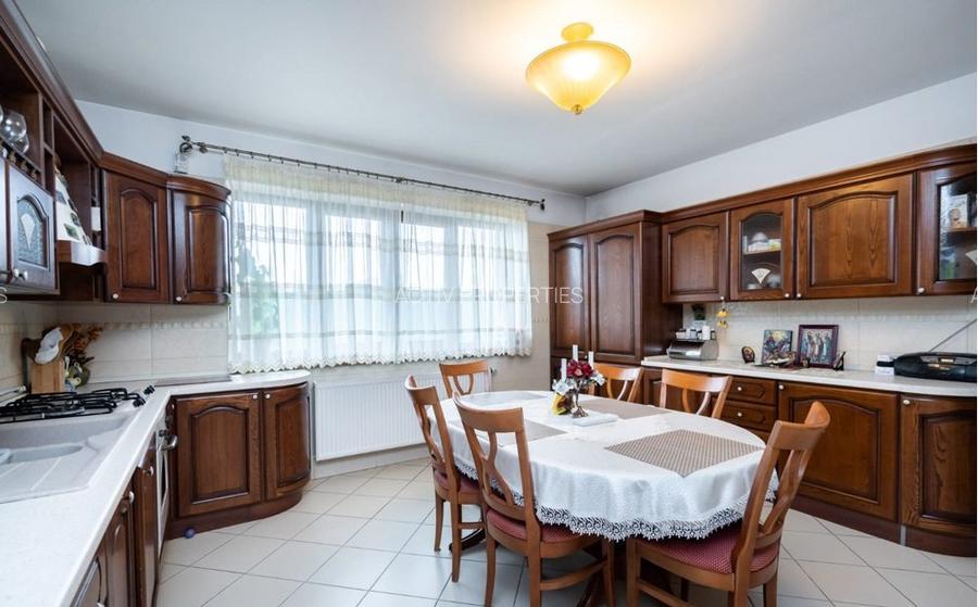 Vila in Damaroaia,aproape de lac,5 dormitoarere cu baie proprie,1000mp teren - 5