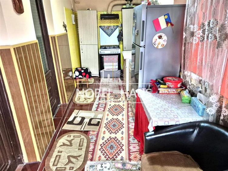 Casa si teren, central Barlad, str Al Sahia - 7