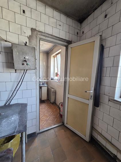Garsoniera - spatiu prestari servicii - zona centrala Adjud - 5
