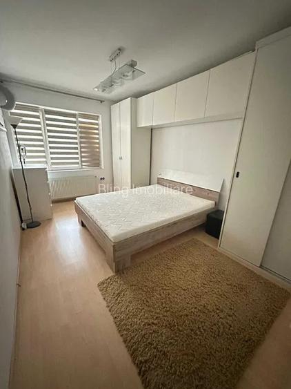 Apartament cu 2 camere, 50 mp, etaj intermediar, cu parcare, zona Petrom - 3