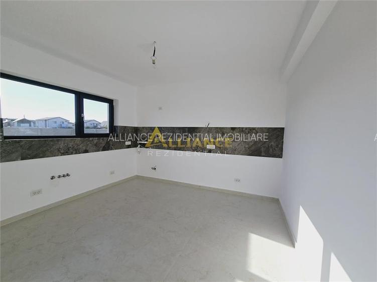 Ansamblu - Vila individuala - 5 camere - 3 bai - dressing - curte amenajata - 6