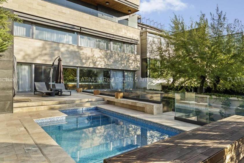 Luxury Lakeside Living: Turnkey villa with Outdoor Pool and Stunning View  - 13
