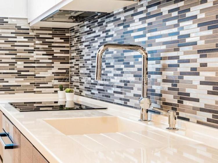 Expoxitiei Piata Presei Libere 1 Mai  Parcare - 11