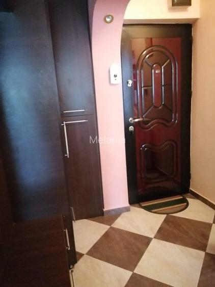 Apartment 3 camere decomandat, mobilat, doua balcoane, centrala gaze. Negociabil - 15