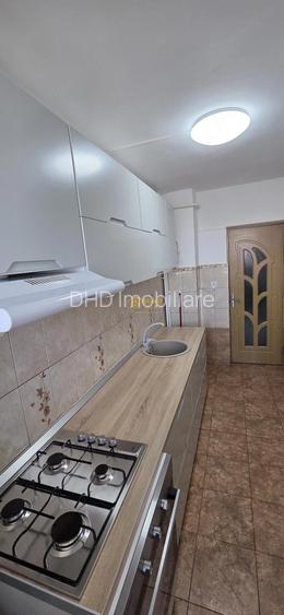Apartament cu 3 camere decomandate, zona Nicolina 2, langa piata Nicolina. - 8