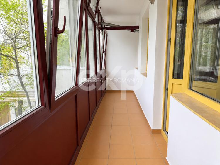 Apartament cu 3 camere decomandat de vânzare, etaj 1-Zona Cornișa - 8