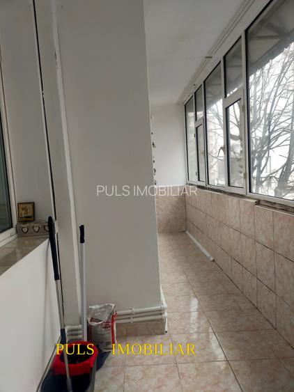 City Park : Apartament 3 camere,două holuri,etaj 2, gaze, balcon generos - 16