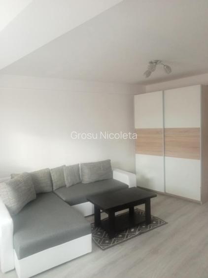 Închiriez apartament cu o cam  - 5