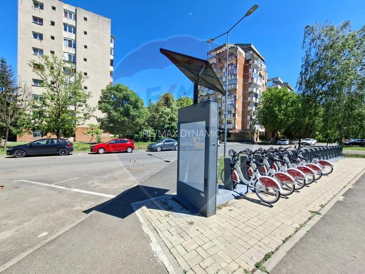 Zona 300, 3 camere, etaj 2, trei balcoane,  fără comision ! - 13