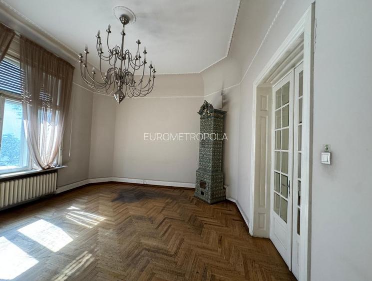 Vila cu arhitectura spectaculoasa Dacia - 7