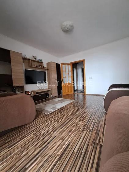 Garsoniera semideomandat-zona far - 2