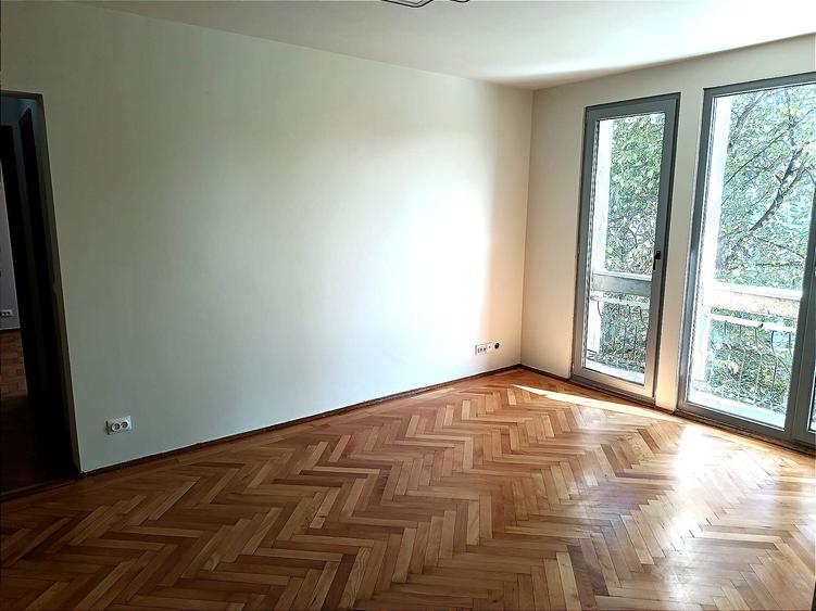 Vanzare apartament 3 camere, renovat complet, Piata Minis / Titan