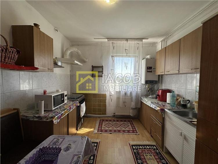 Apartament 3 camere decomandate – Str. Metalurgiei, Bacău