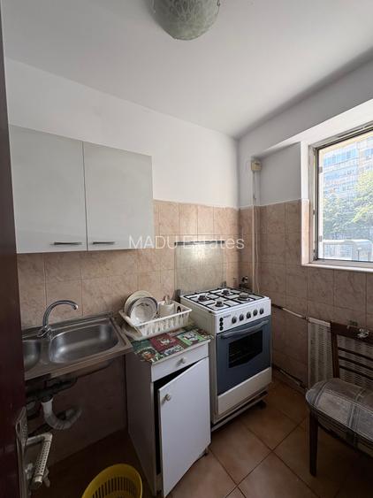 Spatiu la parter vizavi de Magazinele Marius, Ritmului Pantelimon, parter, 31 mp - 6