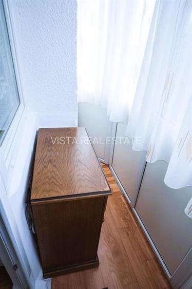 Garsoniera luminoasa, mobilata si utilata, etaj intermediar . Zona Tractorul, Co - 7