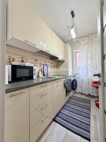 Apartament de 53 mp utili,parcare  , etaj 1,bloc nou, zona Eroilor - 8