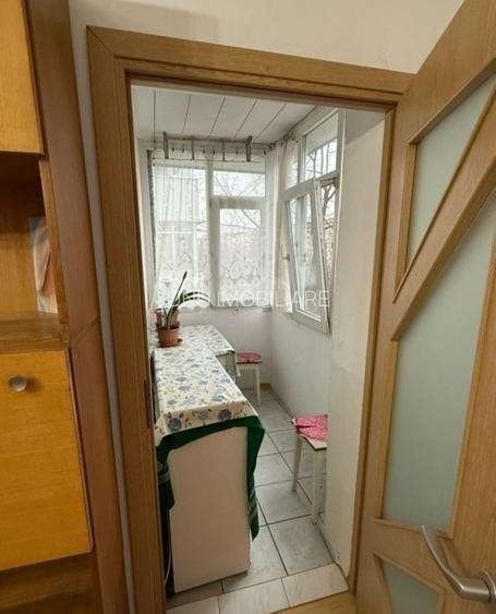 Etaj 3-Podul de Fier-2 Camere Decomandat-bloc 81' - 3