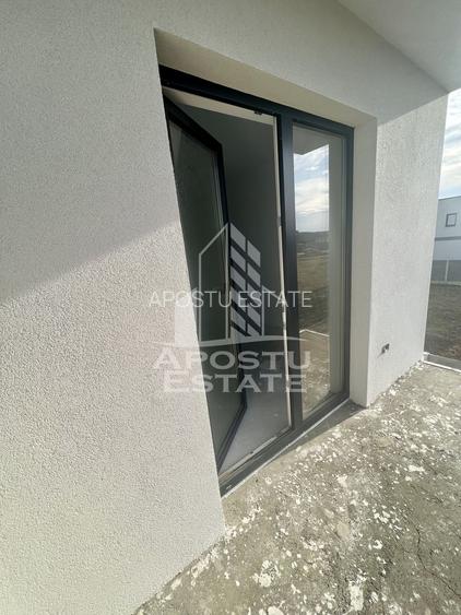 Duplex cu 4 camere, dressing si 3 bai. Toate utilitatile, la asfalt. - 22