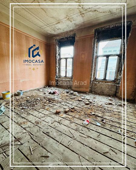 De vanzare Apartament de renovat 4 camere generoase Central Arad - 13