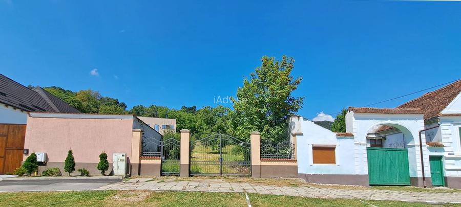 Proprietate superba teren, cladire cu opt garaje si gard zidit - 13