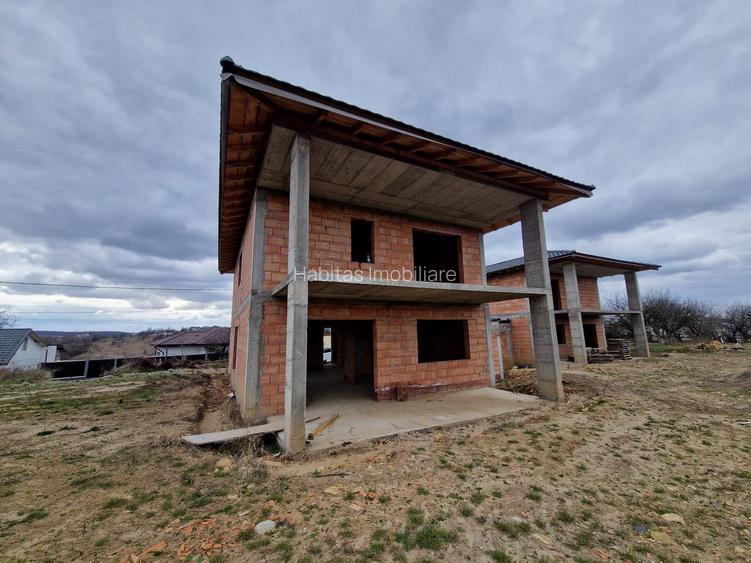 Casa individuala (semicolectiva) 172 mp utili, teren 765 mp Feleacu - 46