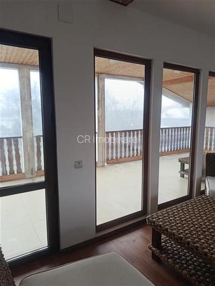 Vila de vanzare cu acces la padurea Izvorani in spatele casei si aproape de cent - 5