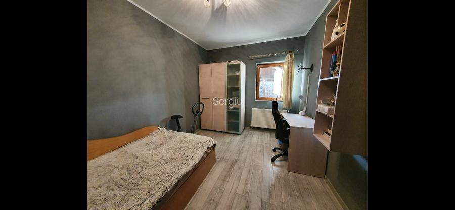 Vand apartament 3 camere decomandate , la vila cu curte individuala - 9