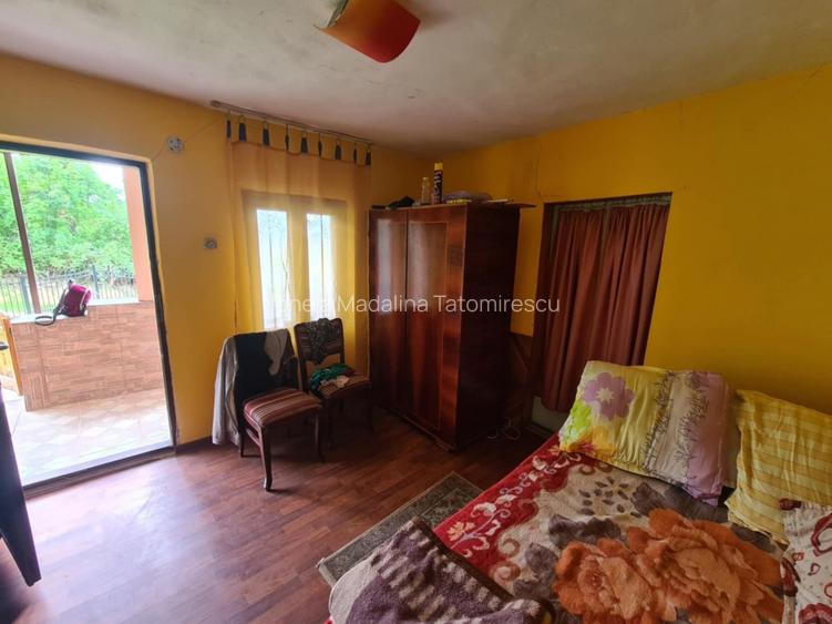 Casa de vanzare intr o zona linistita la 150m de strada principala - 7