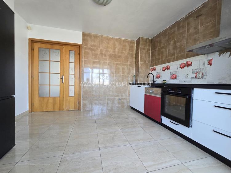 Metrou Piata Unirii - Coposu - Sfanta Vineri, bloc 1990 - 13