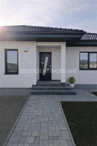 Casa finisaje apreciabile, 500mp teren, Tarlungeni, Brasov - 2