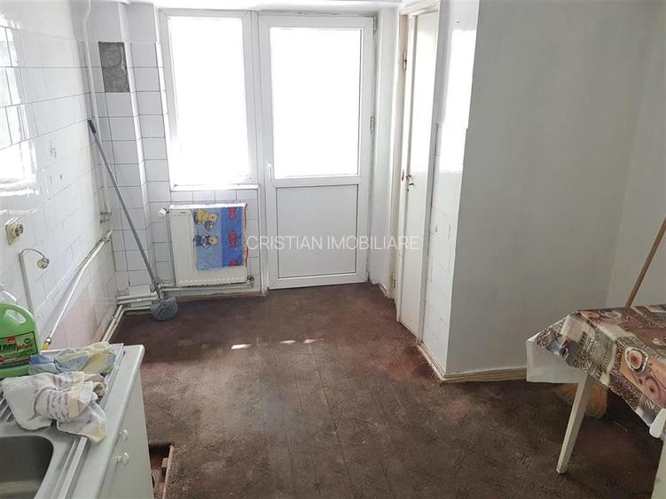 Apartament 3 camere, 70mp, zona Garii, etaj 1 - 8