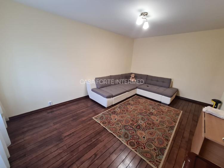 Apartament 3 camere de închiriat -Tomis Nord, zona Cireșica  600  euro - 2