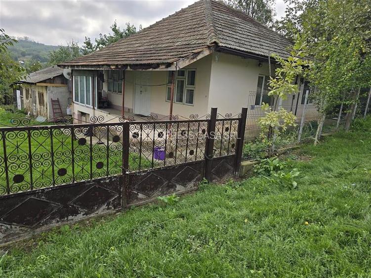 Casa locuibila de vanzare (3 camere, baie, bucatarie, teren) la 28 km de Iasi - 11