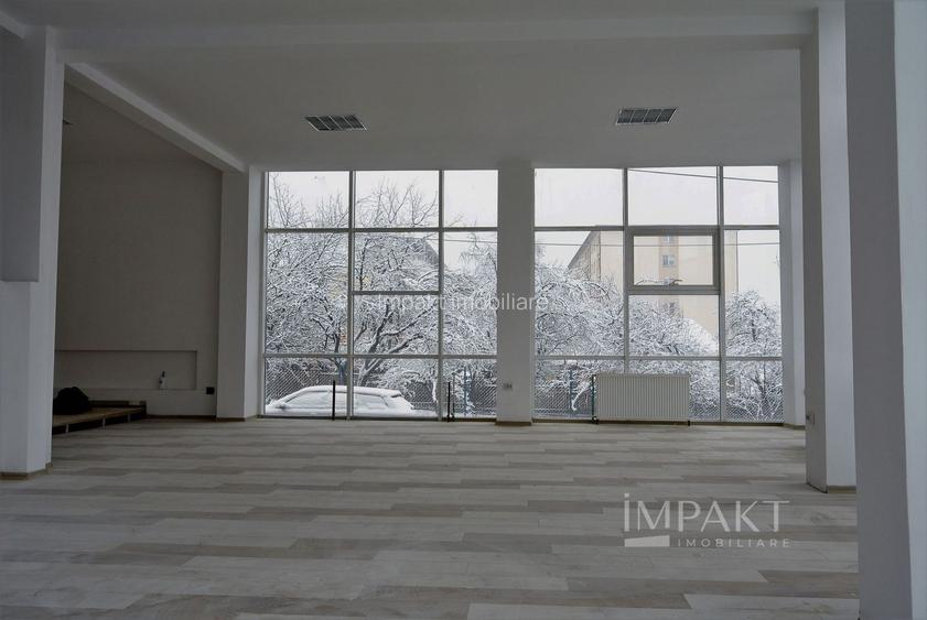 Cladire de birouri cu  spatii vitrate generoase in Zorilor. - 2