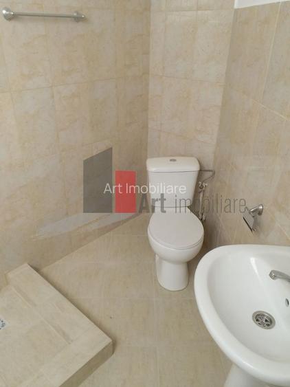 Oportunitate Unică! Vilă Spațioasă lângă Podul Grant, Ideală pentru Birouri - 5