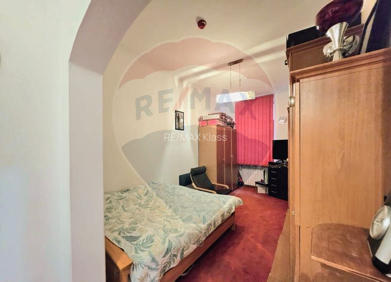 Casa 15 camere de vanzare zona Universitate + spatiu comercial parter - 18