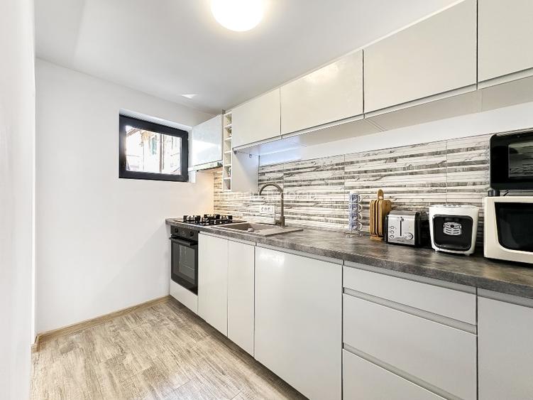 Vilă 6 camere complet renovata, disponibilă imediat, pret 269000 euro  URGENT - 7