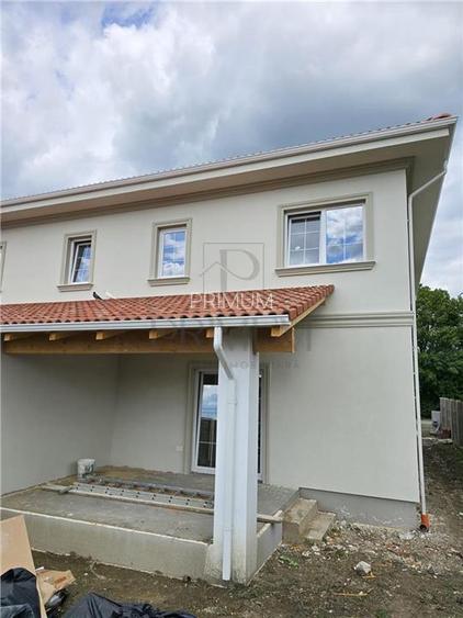 Duplex deosebit - zona excelenta - toate utilitatile - finisaje TOP - 10