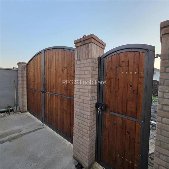 Casa de 4 camere , zona Tractorul - 29