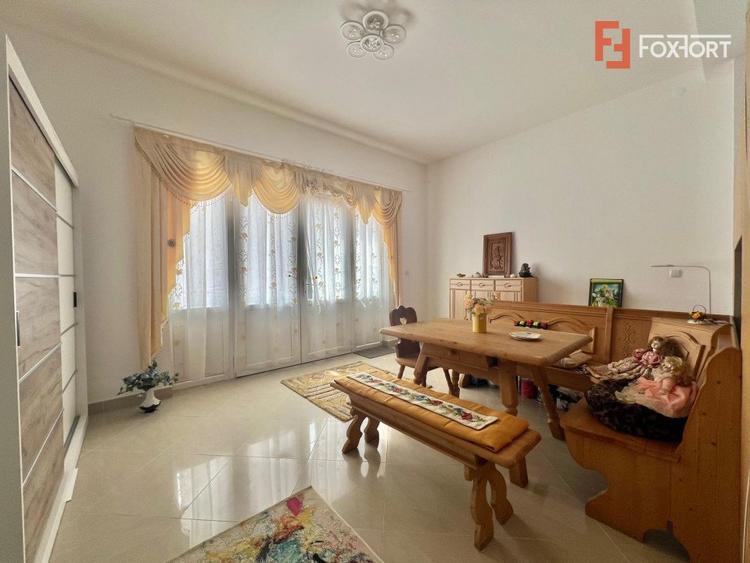 Casa Individuala cu 9 camere de vanzare, zona Ghiroda