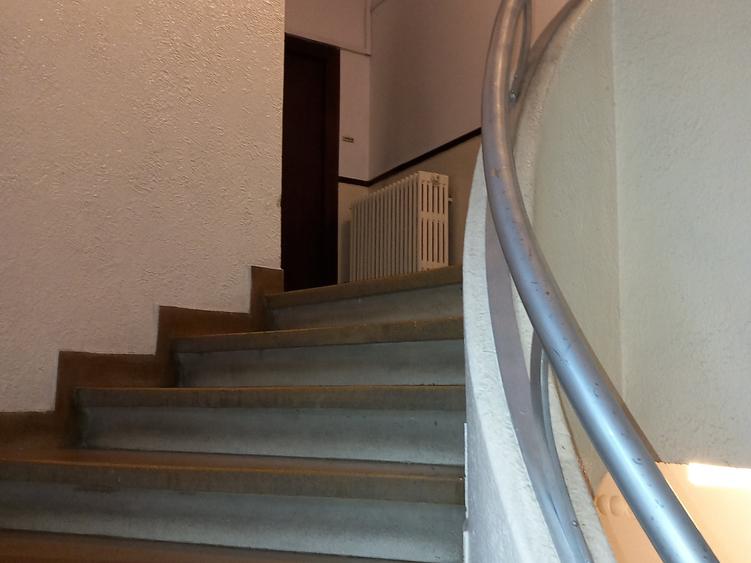 Vanzare camera + dependinte dintr-un apartament Armeneasca